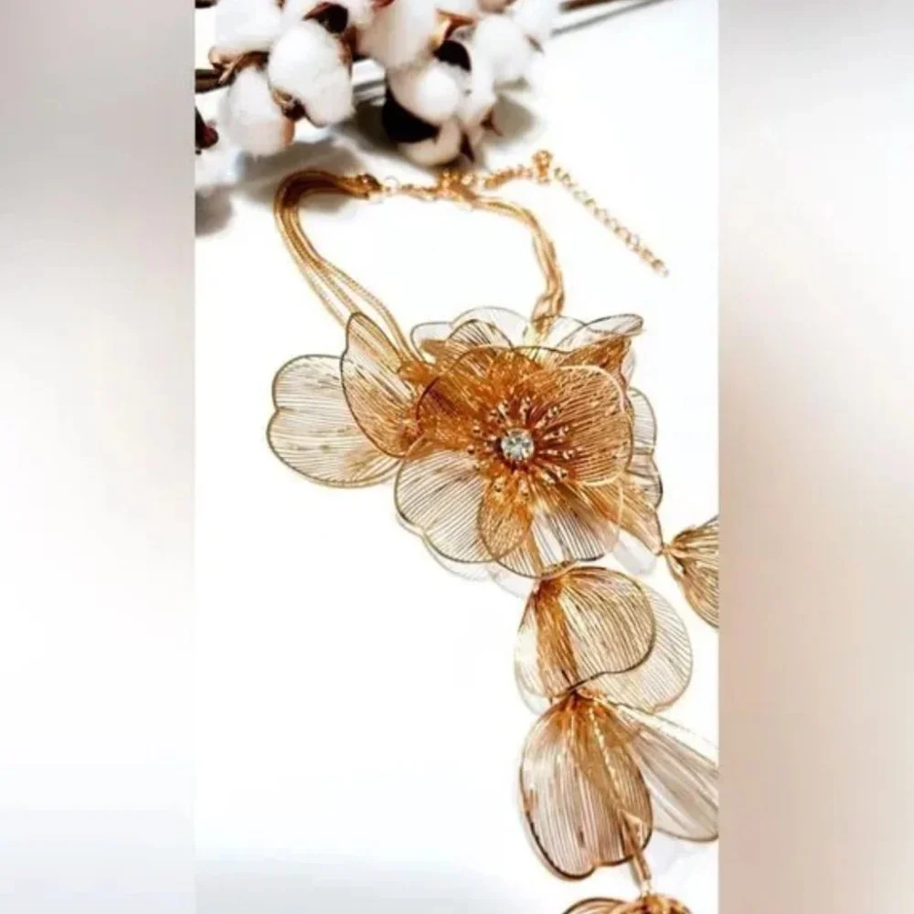 ZARA Flower drop necklace